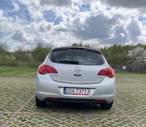 Opel Astra cena 20000 przebieg: 214000, rok produkcji 2013 z Gdańsk małe 137